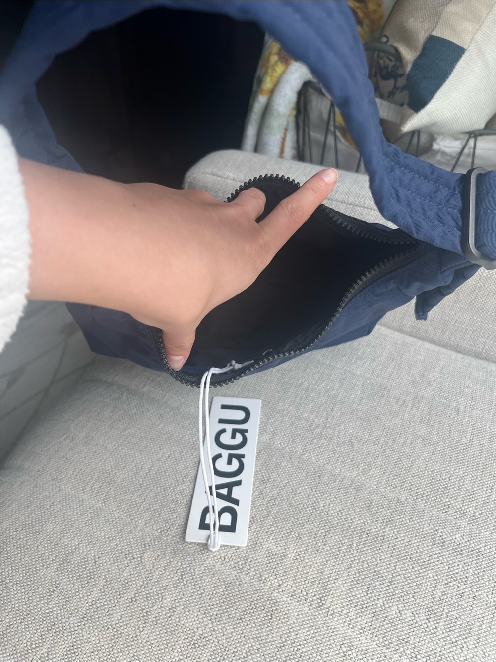 BAGGU Navy Shoulder Bag with Logo Patch - Picture 5 of 6
